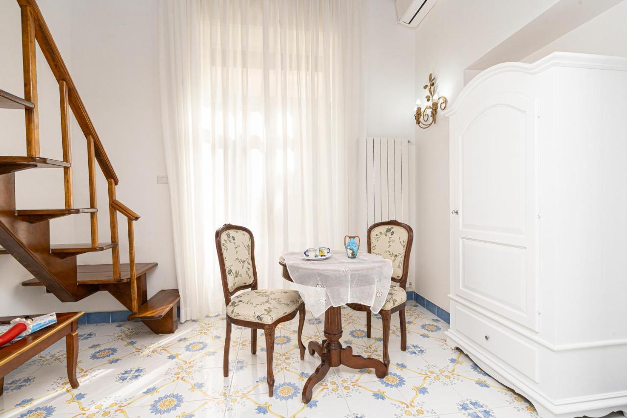 Hotel Napulitandream Duomo à Naples Extérieur photo