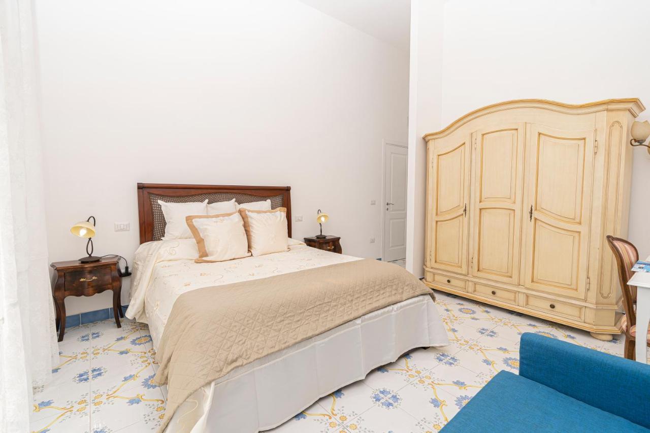 Hotel Napulitandream Duomo à Naples Extérieur photo