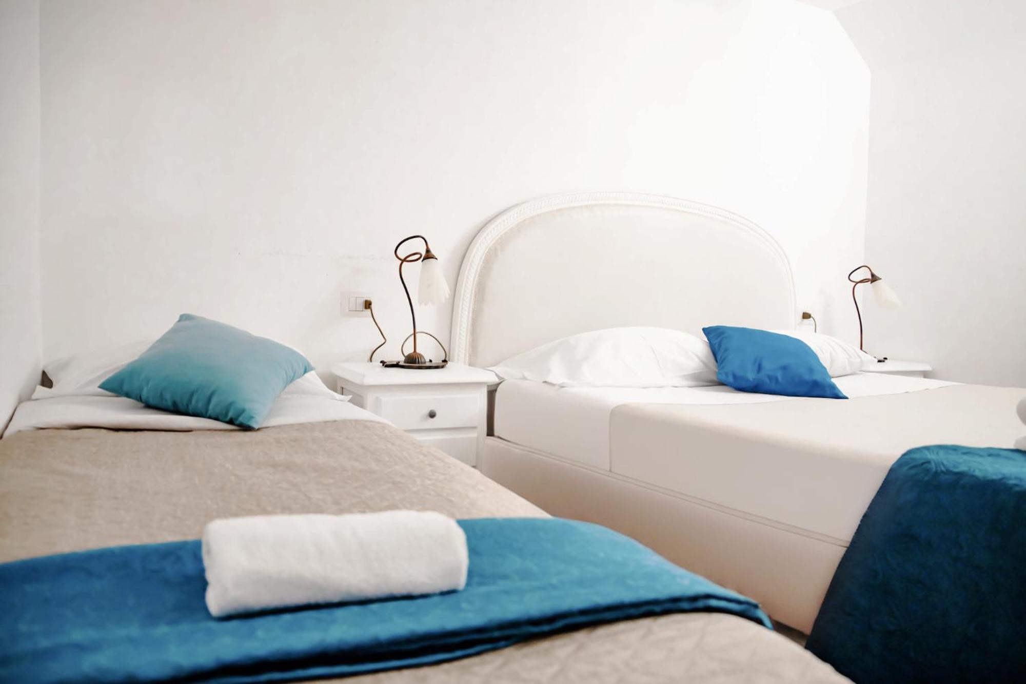 Hotel Napulitandream Duomo à Naples Extérieur photo