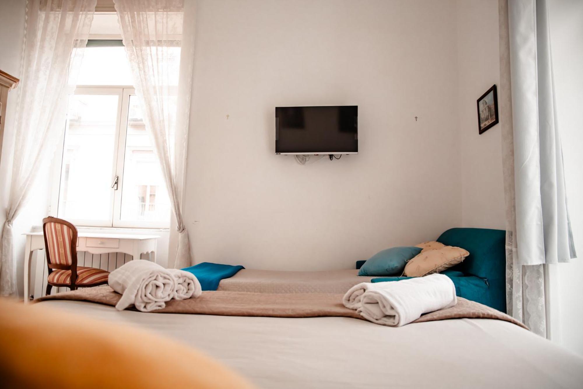 Hotel Napulitandream Duomo à Naples Extérieur photo