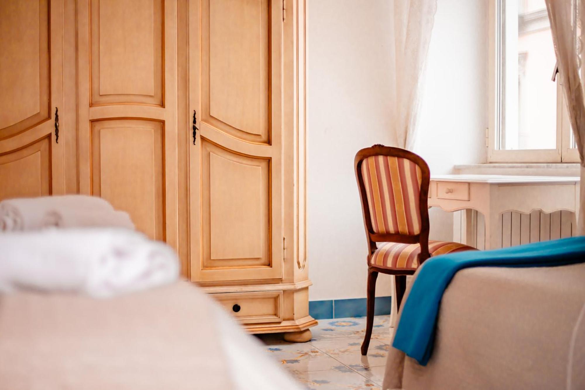 Hotel Napulitandream Duomo à Naples Extérieur photo